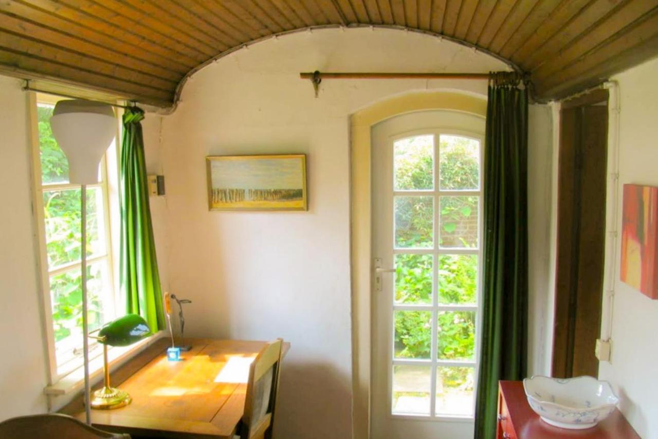 Rustic Retreat: Fireplace, Bbq, + Forest Access Burgh-Haamstede Eksteriør billede